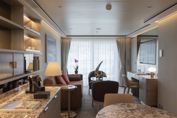 Silversea, Silver Ray, Signature Suite Living Room ©Silversea Cruises Ltd.jpg